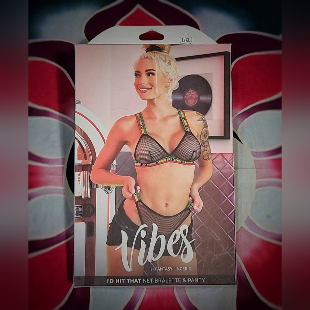 Vibes 'I'd Hit That' Bra/Panty Set